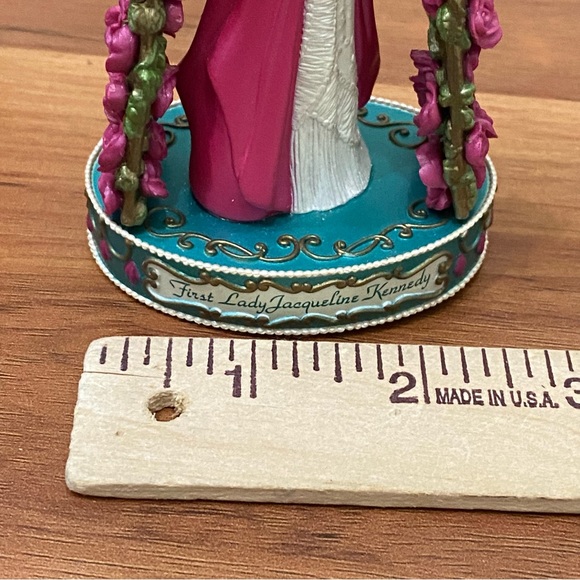 Vintage 1999 Carlton Cards First Lady Jacqueline Kennedy Christmas Tree Ornament - Picture 14 of 15